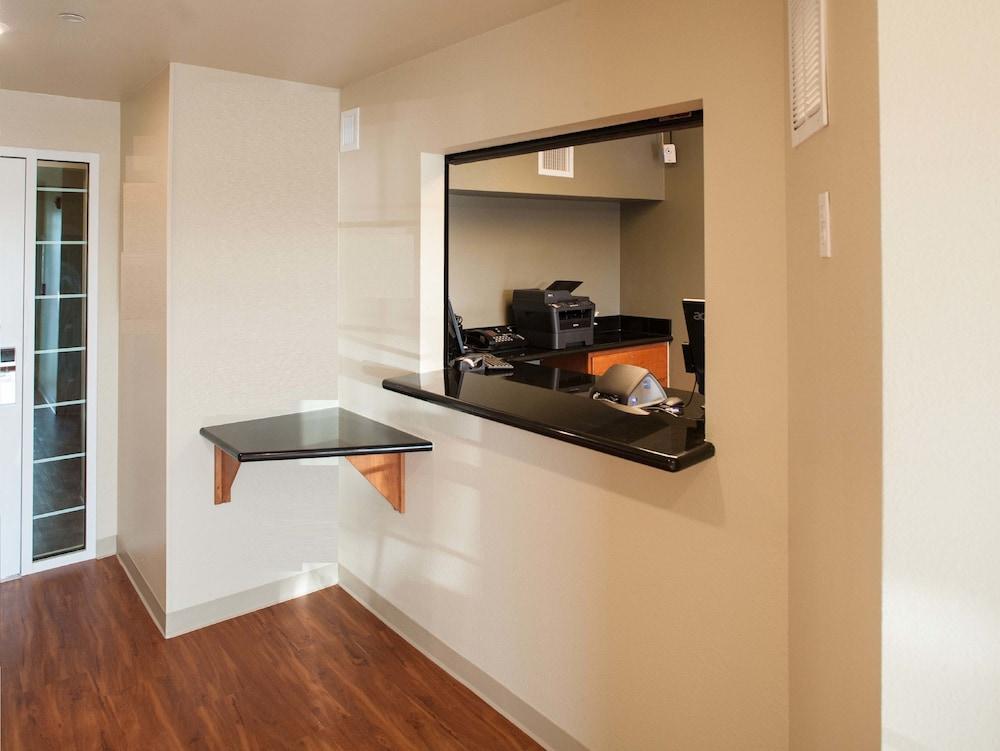 Suburban Studios Watford City Dış mekan fotoğraf