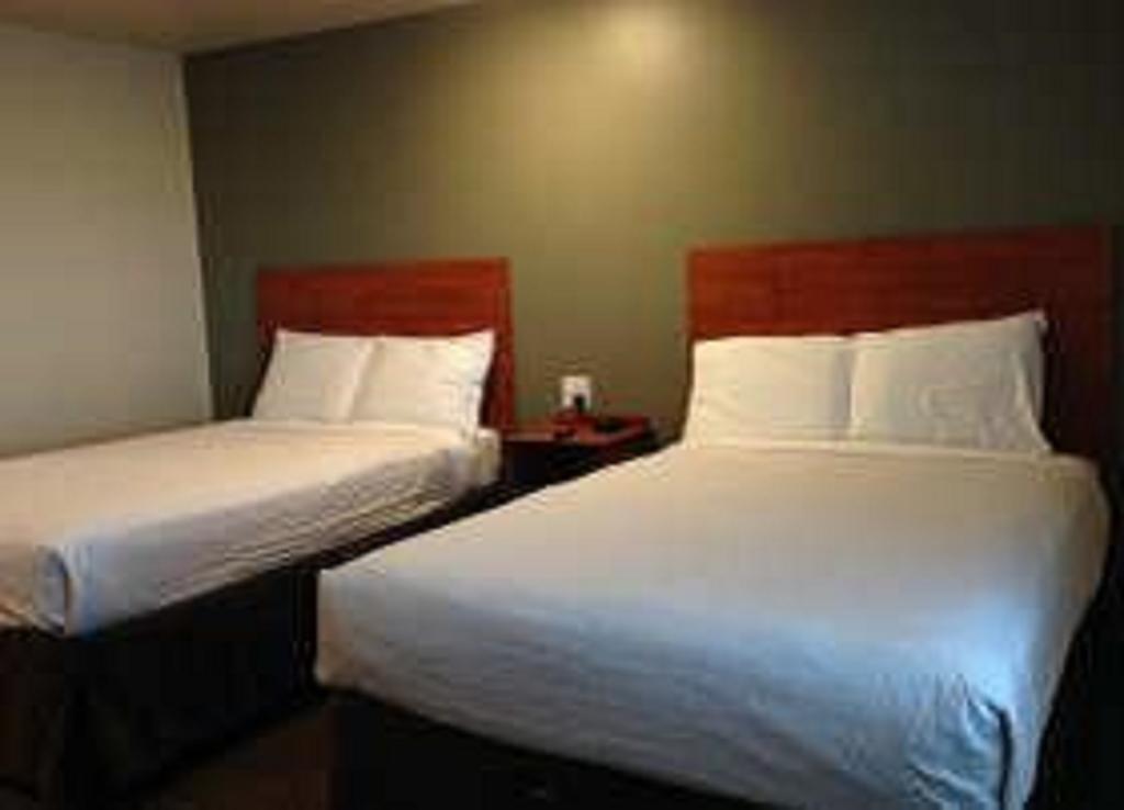 Suburban Studios Watford City Dış mekan fotoğraf